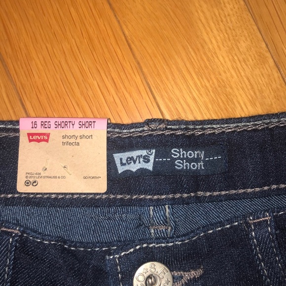 🆕💜 Levi’s Girls Denim Shorty Shorts – Size 16, Dark Wash, NWT - Picture 5 of 9